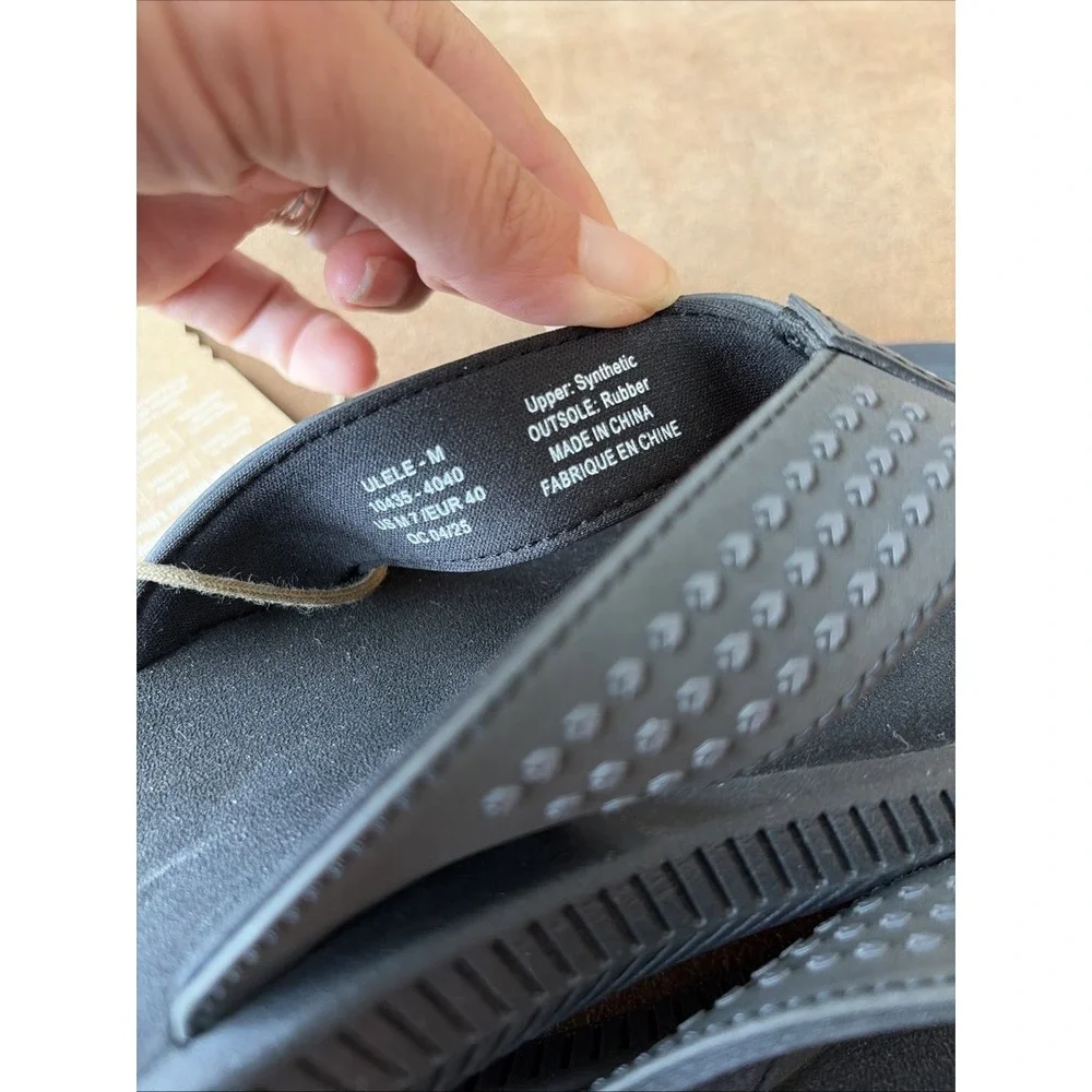 OluKai Ulele Mens Sandals Black Flip Flops 10435-4040 Size 7